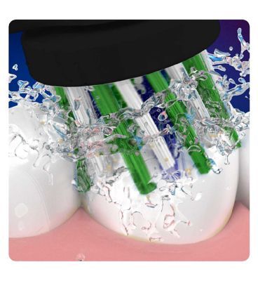 Oral-B CrossAction Toothbrush Head Black Edition with CleanMaximiser Technology, 4 Pack
