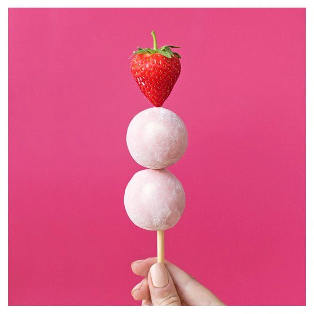 Little Moons Strawberries &amp;amp; Cream Mochi Ice Cream   6 x 32g