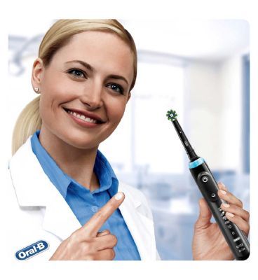 Oral-B CrossAction Toothbrush Head Black Edition with CleanMaximiser Technology, 4 Pack